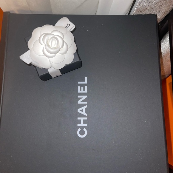 ❌SOLD ❌CHANEL earrings - Picture 3 of 7